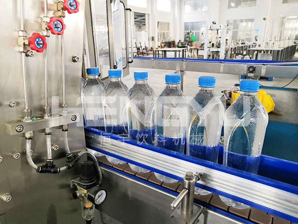 礦泉水灌裝機
